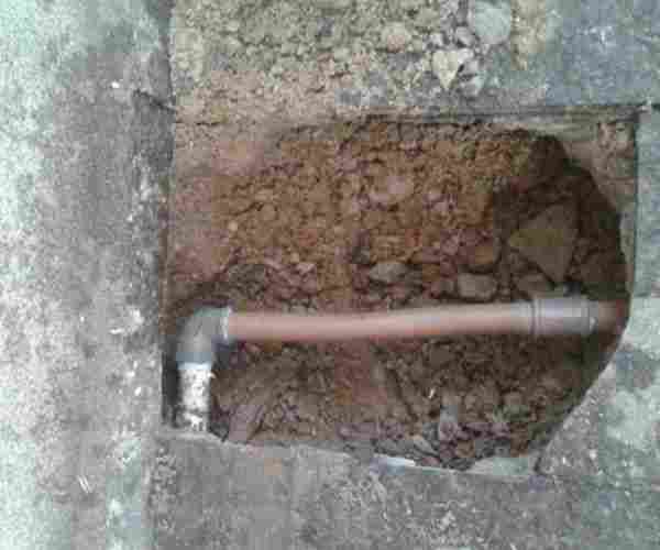 Infiltração e Vazamentos de Água em Canos de Ferro PVC PEX e ABS